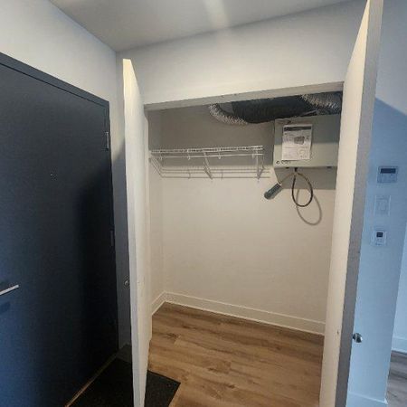 Cession de bail 3 1/2 moderne Centre ville de Laval – Disponible immédiatement – 1529$ - Photo 4