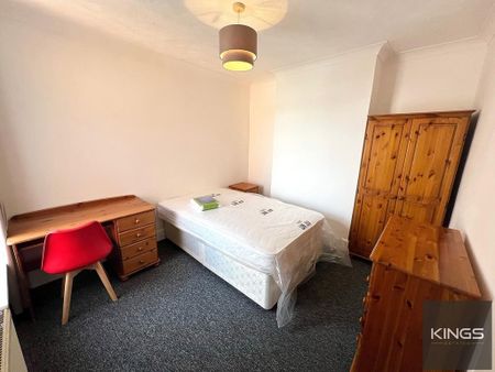 4 bedroom terraced house to rent - Photo 5