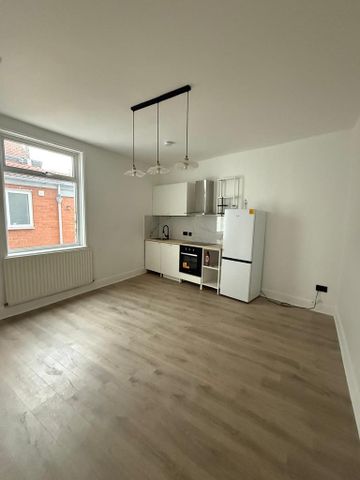 3 bedroom end of terrace house to rent - Photo 5