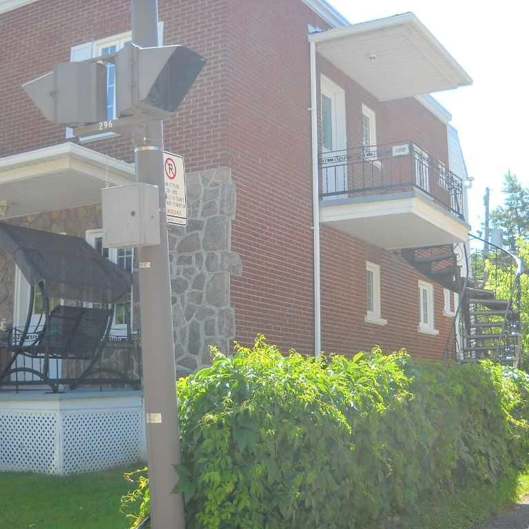 LOGEMENT 4/12 À LOUER LIBRE. - Photo 1