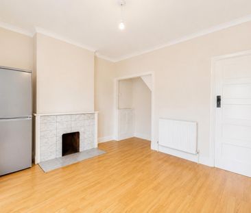 3 bedroom House To Let Total Size: 786 SQ FT - Photo 2