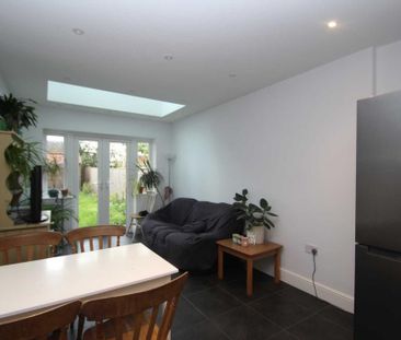 5 bedroom end of terrace house to rent - Photo 4