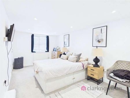 Hibbert Drive, Dunmow, CM6 - Photo 3