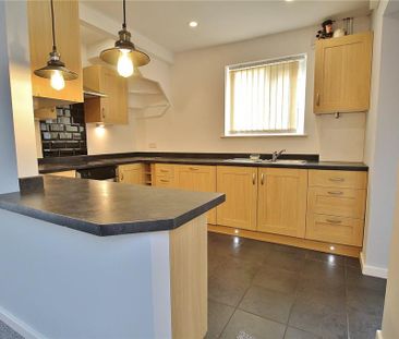 3 bedroom semi-detached house to rent - Photo 2