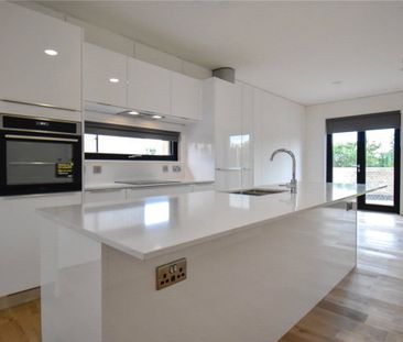 Well presented 3 bedroom semi-detached house situated within the gr... - Photo 6