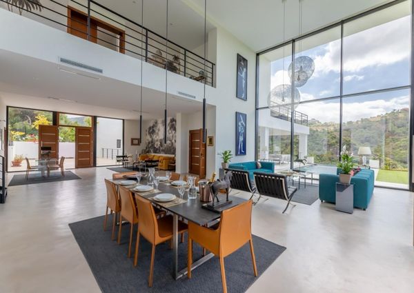 FANTASTIC LUXURIOUS VILLA IN MARBELLA