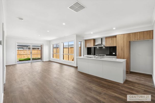 Welcome to This Stunning Brand-New 4-Bedroom Home in Wyndham Vale&excl; - Photo 1