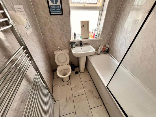 1 bedroom in a house share to rent - Photo 1