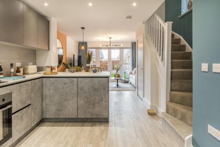 2 bedroom semi-detached house to rent - Photo 3