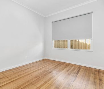 Freshly renovated 3 bedroom home - Photo 6