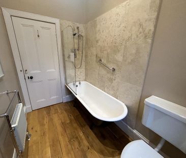 4 bedroom flat to rent - Photo 2