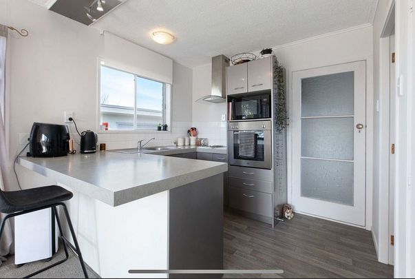 Comfy private 2brm townhouse - Photo 1