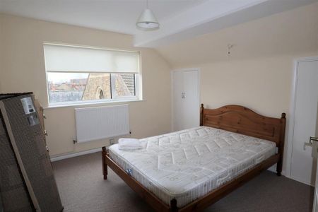 3 bedroom apartment to rent - Photo 3