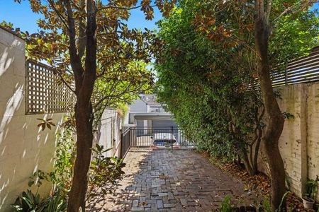 Charming 3-Bedroom Terrace in Tree-Lined Paddington Street - Photo 4
