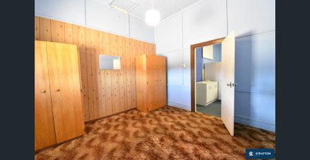 Walking distance to transportation and shopping centre - Photo 5