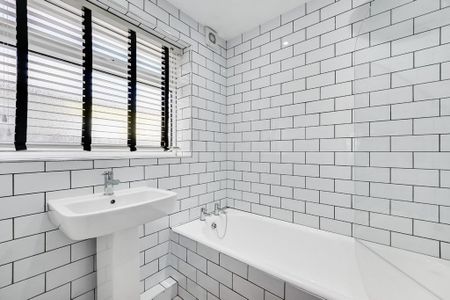 2 bedroom terraced house to rent - Photo 4