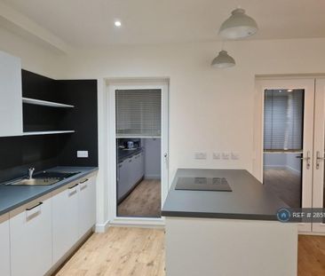 3 bedroom terraced house to rent - Photo 3