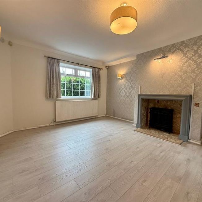 4 Bedroom Semi Detached Available Arranging tenancy - Photo 1