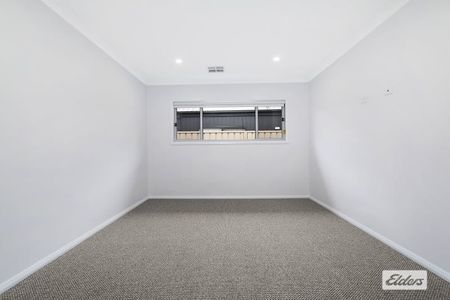 17 Axford Boulevard - Photo 3