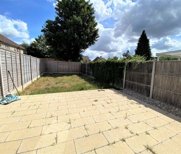 5 bedroom semi-detached house to rent - Photo 2