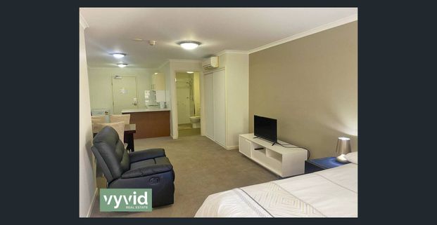 Fully self contained studio apartment in CBD - Photo 1
