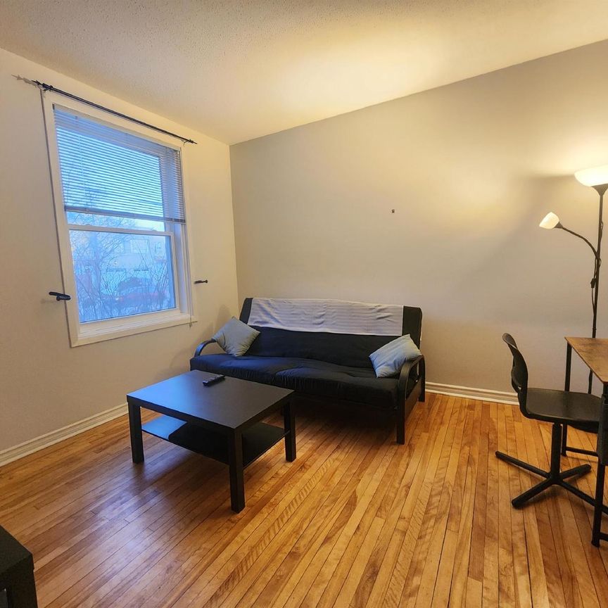 644 Churchill Avenue North - Photo 1