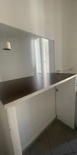 Appartement 1 pièces 32m2 MARSEILLE 8EME 523 euros - Photo 1