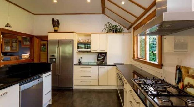 Ensuite Room for Rent – Central Location - Photo 1