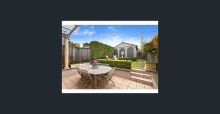 Fantastic lifestyle home in prime Crows Nest location - Photo 4