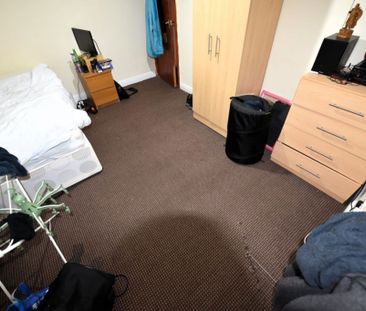 5 bedroom House in Hessle View, Leeds - Photo 3