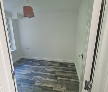 5 Bed Terraced House, Leahurst Road, SE13 - Photo 1