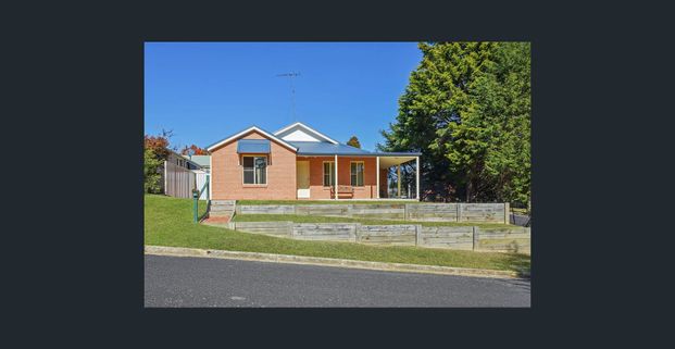 Charming Family Home in the Heart of Blackheath - Photo 1