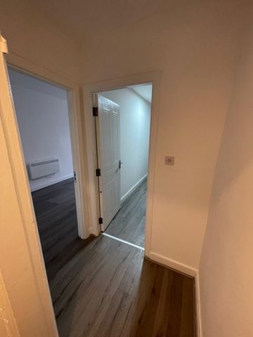 1 bed Apartment - To Let - Photo 4