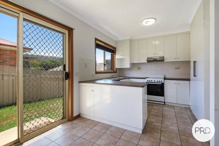 CONVENIENTLY LOCATED 3 BEDROOM HOME! - Photo 5