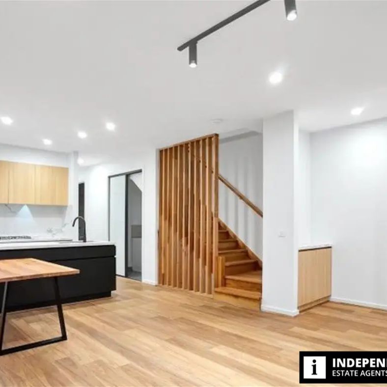 “Luxurious Townhouse in Truganina” - Photo 1