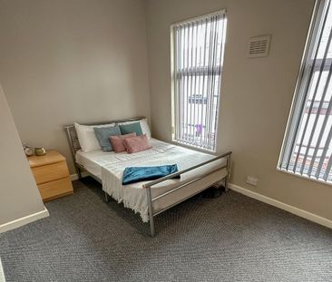 4 bedroom terraced house to rent - Photo 5