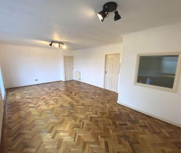 3 bedroom flat to rent - Photo 3