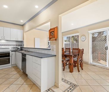 Tropical Coastal Retreat- includes pool and lawn maintenance - Photo 4