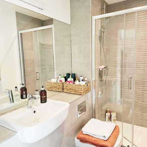 Hampton Place, Ashford, TN23 - Photo 1