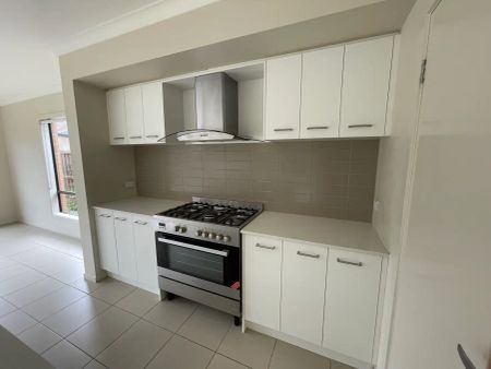 “Modern Family Home in Truganina” - Photo 4