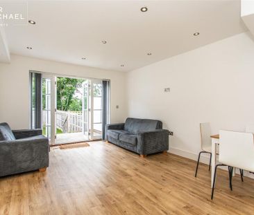 4 bedroom end of terrace house to rent - Photo 3