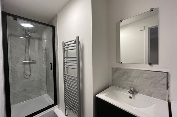 Dove Bank, Uttoxeter - Photo 1