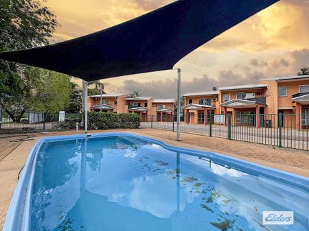 Close to Town - 2 Bedroom Unit with Communal Pool - Photo 5