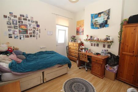 8 bedroom private hall to rent - Photo 5