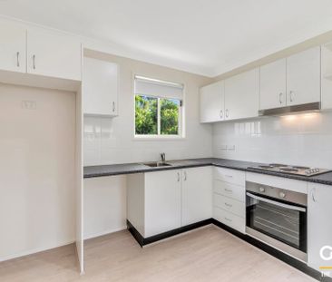 Beautiful Three Bedroom Granny Flat with Parking - Photo 4