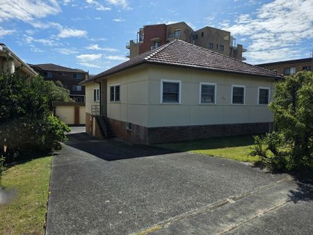 Conveniently Located 2-Bedroom Flat in a Small Block of 4 - Photo 5