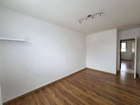 Location Appartement 3 pièces 75m² ST ANDRE LES VERGERS 10120 - Photo 2