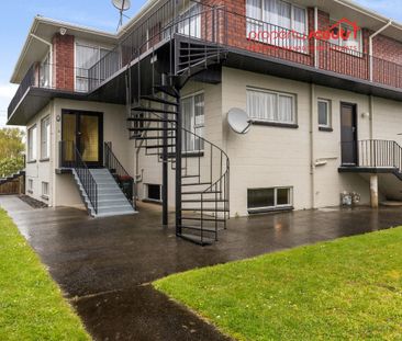 Available Now on Cracroft - Photo 2