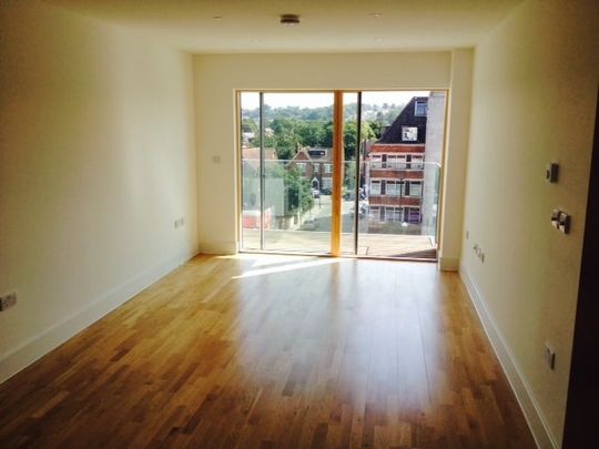 2 Bed Flat, Derry Court, SW16 - Photo 1