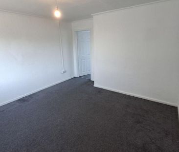 3 bedroom end of terrace house to rent - Photo 4